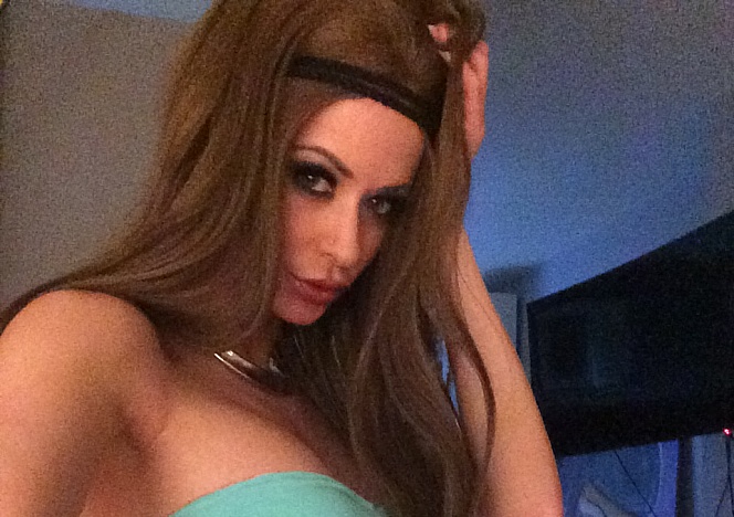 content/selfies-blue-top/0.jpg